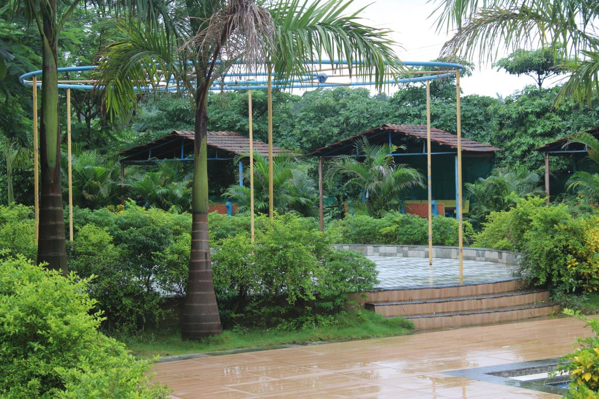 Hotel Metro Palace Resort Карджат Экстерьер фото